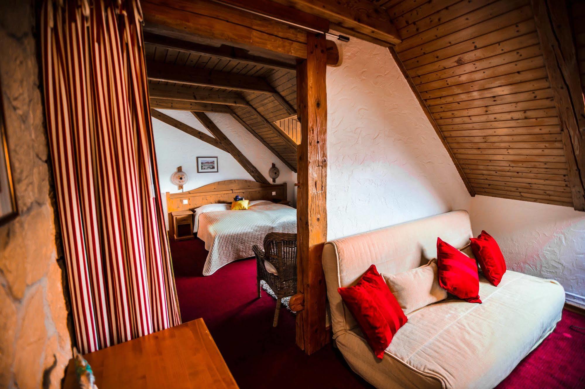 Hotel De La Truite & Spa Le Petit Nautilus Le Pont Esterno foto